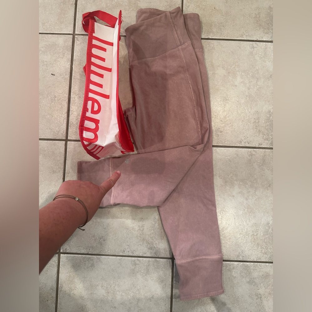 Lululemon Wunder Under ribbed crop pants 21inch Sean